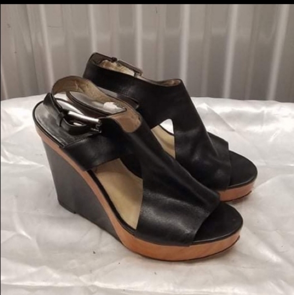 MICHEAL KORS PLATFORM SANDALS - Picture 2 of 11